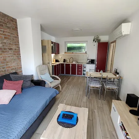 Apartman Pod Lipou - Samostatny Objekt Яромнєрж Екстер'єр фото