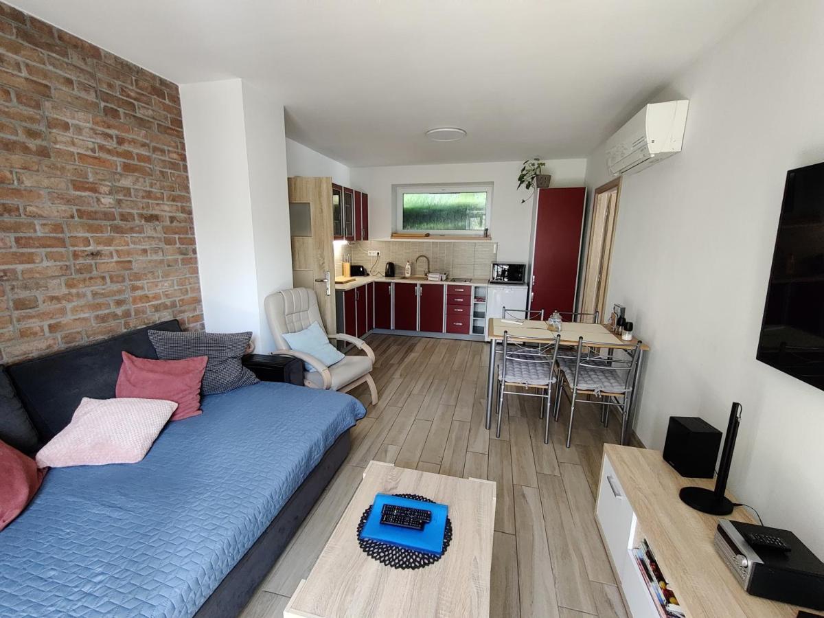 Pod Lipou - Samostatny Objekt Apartment
